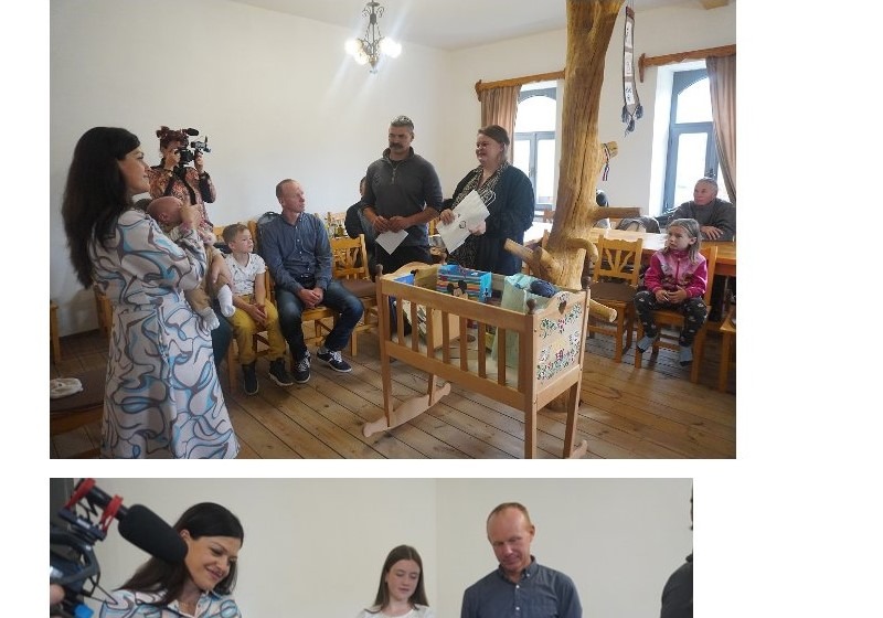 Egészséges lelkű, hívő magyarokat ringatnak a vándorbölcsők