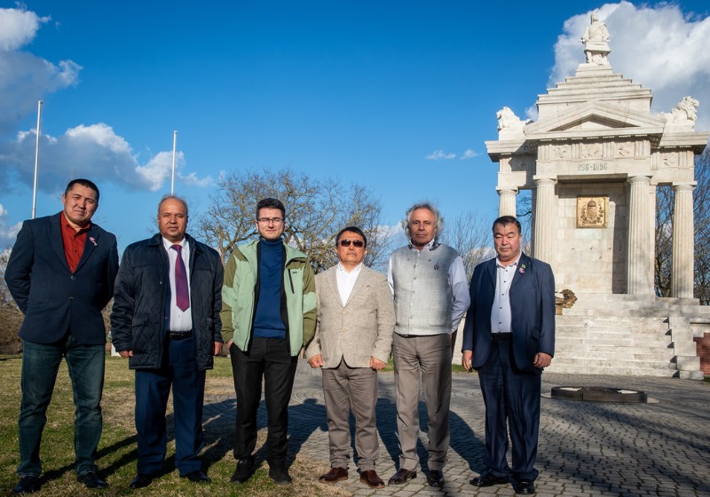 Ópusztaszerre látogattak a Petőfi 200 - nemzetközi műfordító pályázat nyertesei