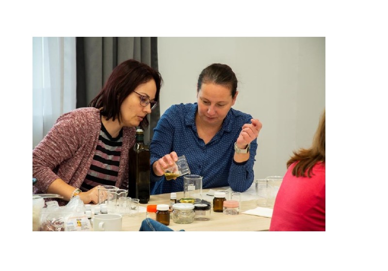 Új szakköri évad a Fehérliliom Népfőiskolán – kézműves öröm és közösségi élmény Kondoroson