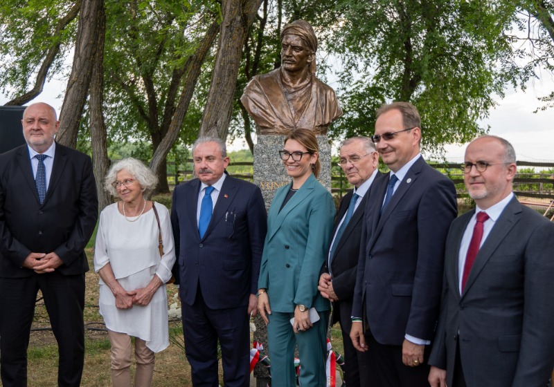 „Isten óvjon minket attól, hogy világháború legyen”