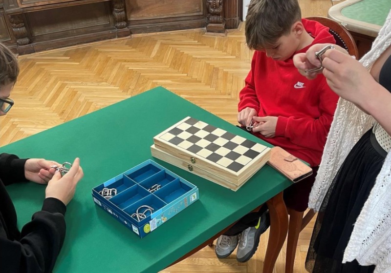 Egymást segítve küzdöttek meg a versenyzők az „ördögi” feladatokkal