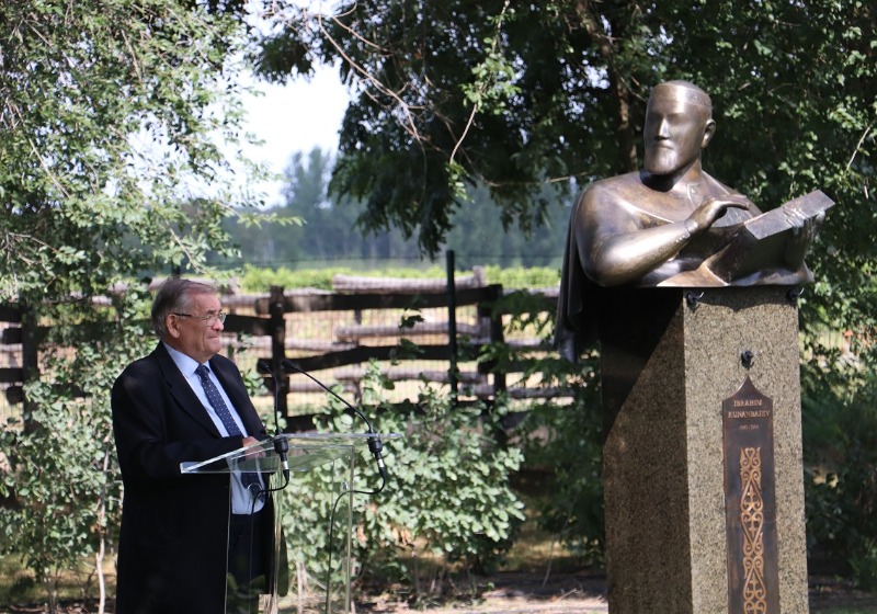 Abaj Kunanbajev kazah költő szoboravató ünnepsége