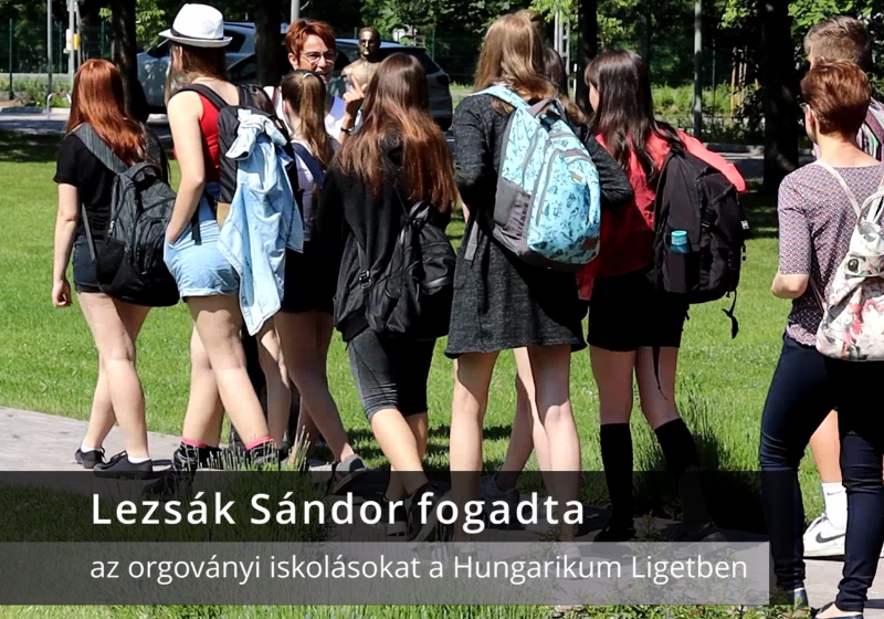 Lezsák Sándor fogadta az orgoványi iskolásokat a Hungarikum Ligetben