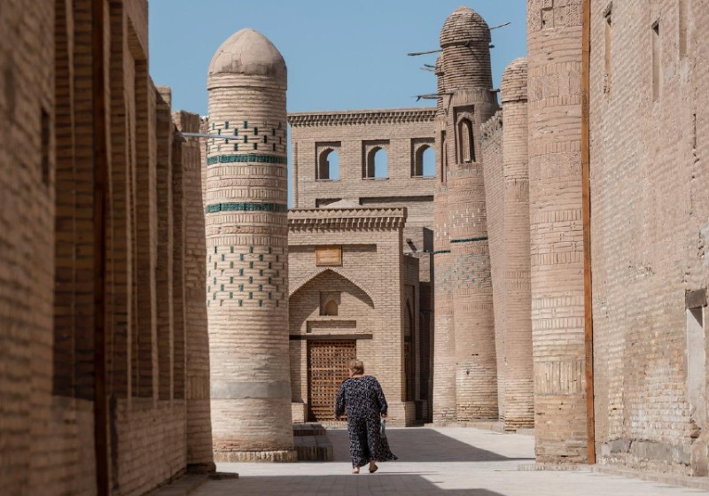 2026. január 24-én a kondorosi Fehérliliom Népfőiskolán megnyílik Ujvári Sándor  fotóriporter „Kaukázus” című fotókiállítása