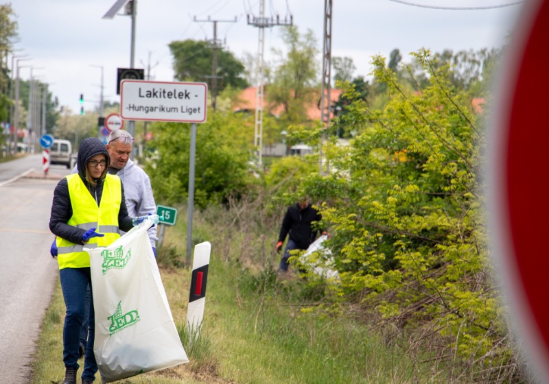 A Népfőiskola munkatársai nagyszabású szemétgyűjtő akcióba kezdtek