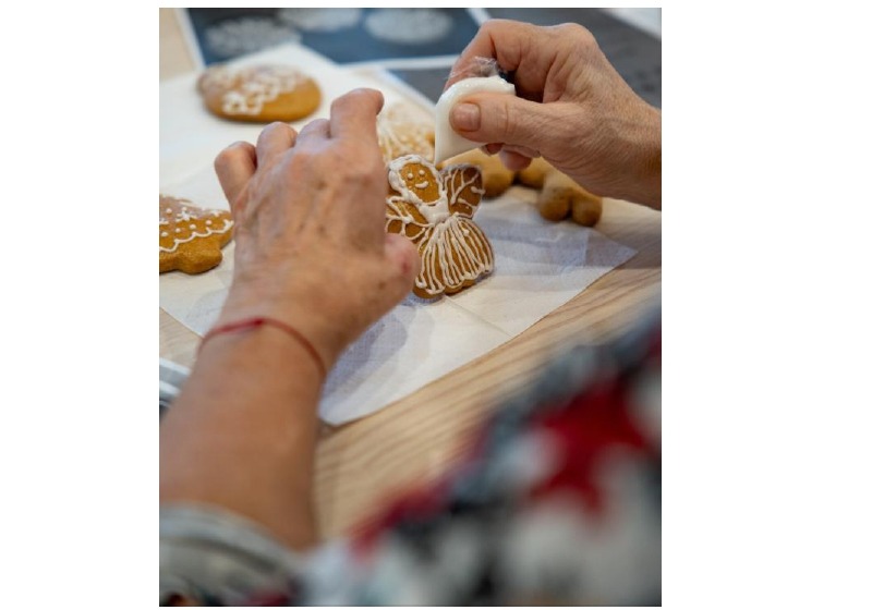 Közös sütés, közös öröm – jótékonysági mézeskalácsműhely a Fehérliliom Népfőiskolán