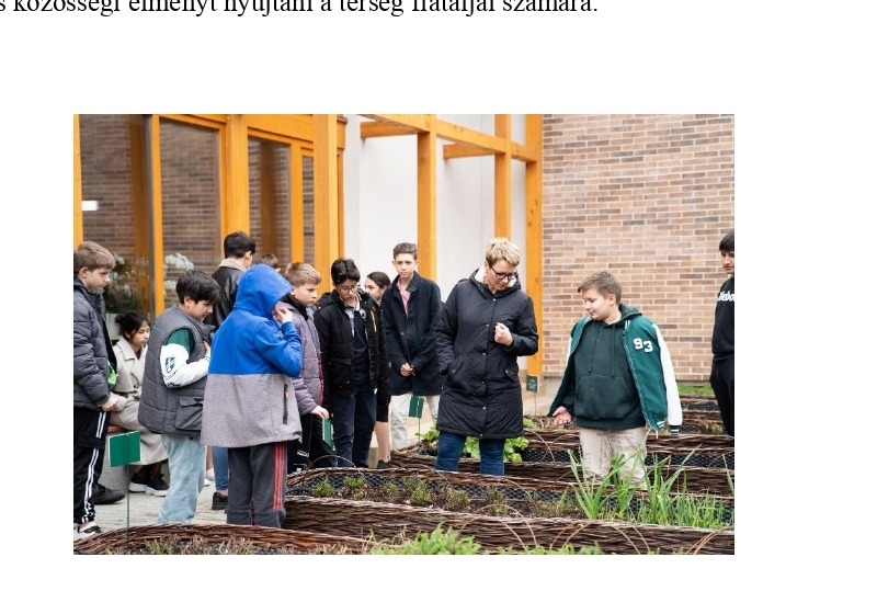 „Gyógynövények felhasználása, szárítása, tárolása” – kihelyezett tanóra a Fehérliliom Népfőiskolán