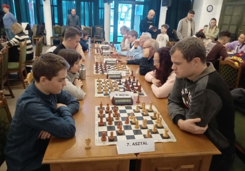Sakkversenyt szerveztek a Hungarikum Ligetben