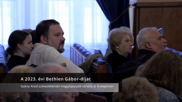 11.04. A 2023. évi Bethlen Gábor-díjat Spányi Antal székesfehérvári megyéspüspök vehette át