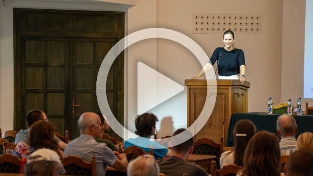 2025.07.03. Molnárné dr. Lezsák Anna, a Népfőiskola Alapítvány igazgatója nyitotta meg az Európa Szabadegyetemet